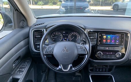 Mitsubishi Outlander III рестайлинг 3, 2018 год, 2 030 000 рублей, 12 фотография