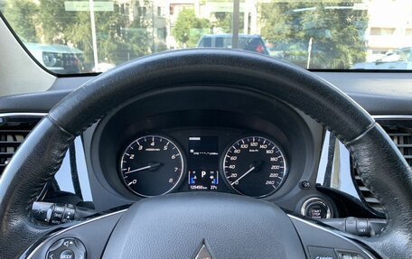 Mitsubishi Outlander III рестайлинг 3, 2018 год, 2 030 000 рублей, 14 фотография