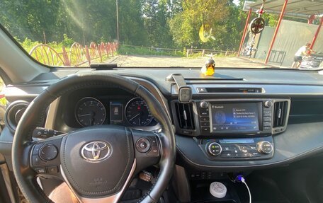 Toyota RAV4, 2017 год, 2 250 000 рублей, 10 фотография