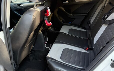 Volkswagen Jetta VI, 2013 год, 1 050 000 рублей, 10 фотография
