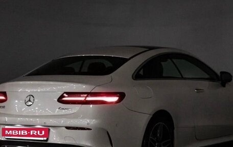 Mercedes-Benz E-Класс, 2019 год, 4 900 000 рублей, 5 фотография