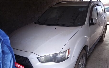 Mitsubishi Outlander III рестайлинг 3, 2012 год, 2 100 000 рублей, 2 фотография