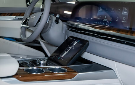 Cadillac Escalade V, 2025 год, 19 990 000 рублей, 34 фотография