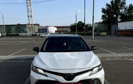 Toyota Camry, 2020 год, 2 400 000 рублей, 1 фотография
