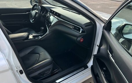 Toyota Camry, 2020 год, 2 400 000 рублей, 7 фотография