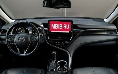 Toyota Camry, 2021 год, 3 197 000 рублей, 11 фотография