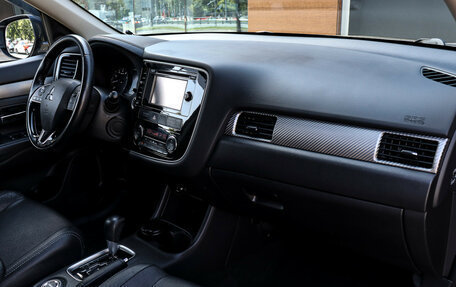 Mitsubishi Outlander III рестайлинг 3, 2015 год, 1 920 000 рублей, 9 фотография