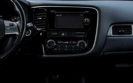 Mitsubishi Outlander III рестайлинг 3, 2015 год, 1 920 000 рублей, 12 фотография