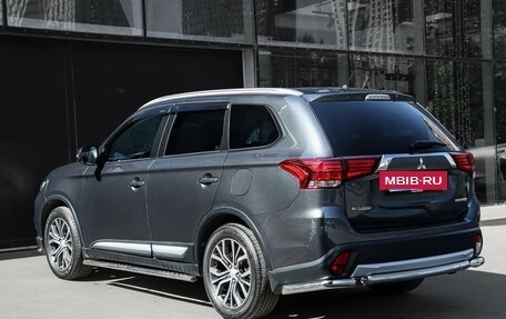 Mitsubishi Outlander III рестайлинг 3, 2015 год, 1 920 000 рублей, 7 фотография