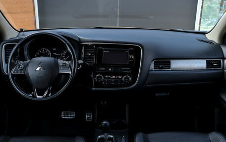 Mitsubishi Outlander III рестайлинг 3, 2015 год, 1 920 000 рублей, 11 фотография