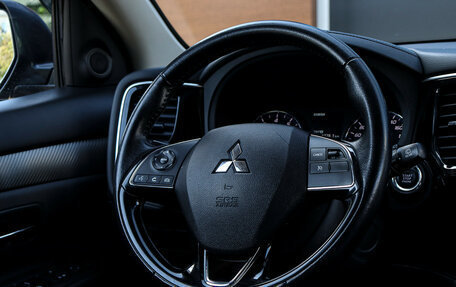 Mitsubishi Outlander III рестайлинг 3, 2015 год, 1 920 000 рублей, 13 фотография
