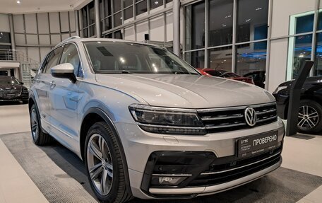 Volkswagen Tiguan II, 2018 год, 2 780 000 рублей, 3 фотография