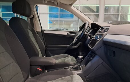 Volkswagen Tiguan II, 2018 год, 2 780 000 рублей, 13 фотография
