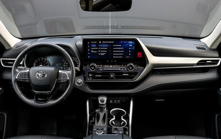 Toyota Highlander, 2023 год, 5 200 000 рублей, 11 фотография