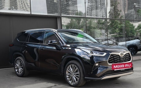 Toyota Highlander, 2023 год, 5 200 000 рублей, 3 фотография