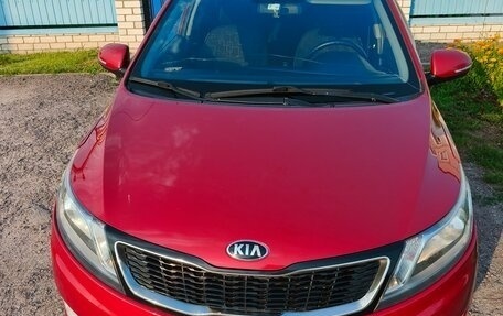 KIA Rio III рестайлинг, 2013 год, 900 000 рублей, 2 фотография