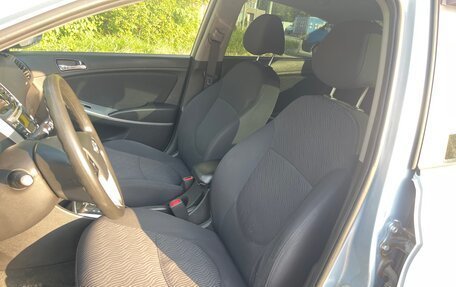 Hyundai Solaris II рестайлинг, 2012 год, 740 000 рублей, 19 фотография