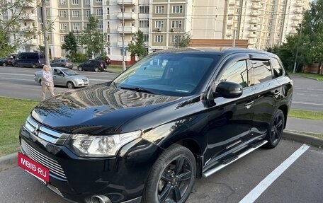 Mitsubishi Outlander III рестайлинг 3, 2014 год, 1 450 000 рублей, 2 фотография