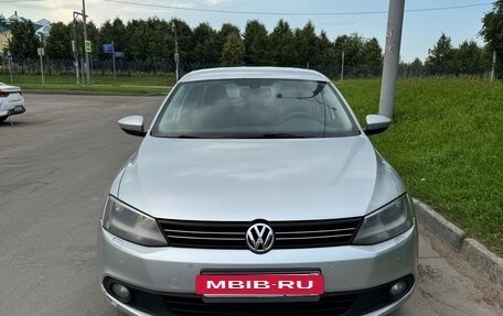 Volkswagen Jetta VI, 2013 год, 770 000 рублей, 2 фотография