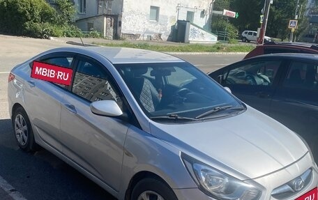 Hyundai Solaris II рестайлинг, 2013 год, 740 000 рублей, 3 фотография