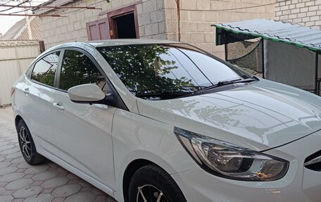 Hyundai Solaris II рестайлинг, 2011 год, 730 000 рублей, 3 фотография