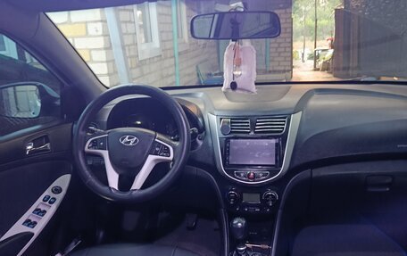 Hyundai Solaris II рестайлинг, 2011 год, 730 000 рублей, 5 фотография