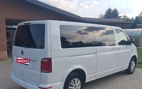 Volkswagen Caravelle T6 рестайлинг, 2018 год, 2 950 000 рублей, 3 фотография