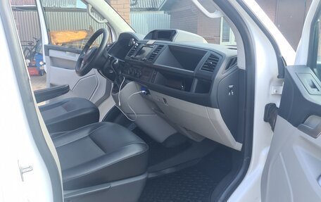 Volkswagen Caravelle T6 рестайлинг, 2018 год, 2 950 000 рублей, 6 фотография