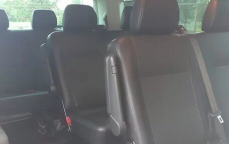 Volkswagen Caravelle T6 рестайлинг, 2018 год, 2 950 000 рублей, 10 фотография