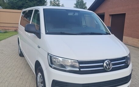 Volkswagen Caravelle T6 рестайлинг, 2018 год, 2 950 000 рублей, 4 фотография
