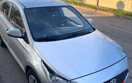 Hyundai Solaris II рестайлинг, 2019 год, 1 350 000 рублей, 2 фотография