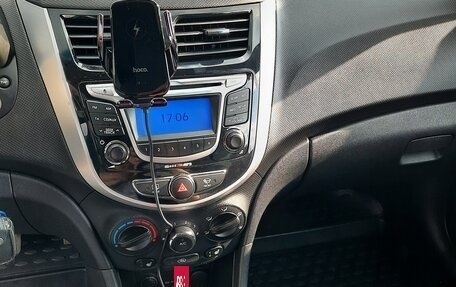 Hyundai Solaris II рестайлинг, 2011 год, 720 000 рублей, 2 фотография