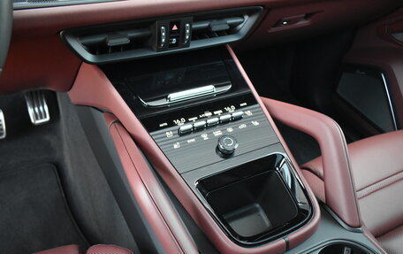 Porsche Cayenne III, 2025 год, 24 700 000 рублей, 28 фотография