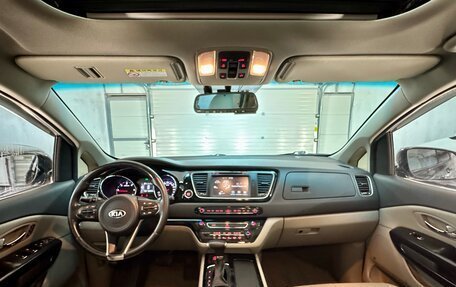 KIA Carnival III, 2018 год, 2 650 000 рублей, 16 фотография