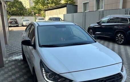 Hyundai Solaris II рестайлинг, 2017 год, 1 400 000 рублей, 1 фотография