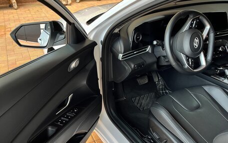 Hyundai Elantra, 2024 год, 2 270 000 рублей, 13 фотография