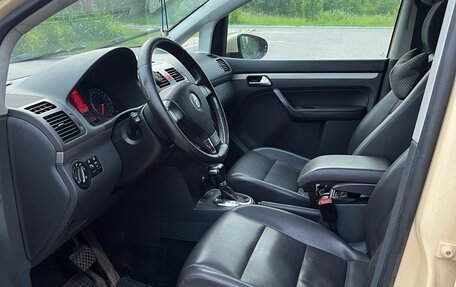 Volkswagen Touran III, 2010 год, 850 000 рублей, 4 фотография