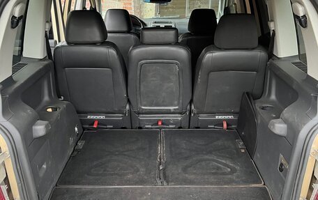 Volkswagen Touran III, 2010 год, 850 000 рублей, 7 фотография