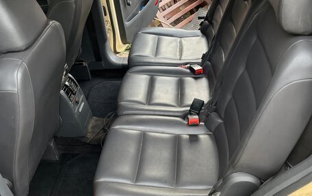 Volkswagen Touran III, 2010 год, 850 000 рублей, 6 фотография