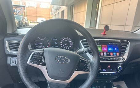 Hyundai Solaris II рестайлинг, 2017 год, 1 400 000 рублей, 14 фотография