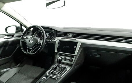 Volkswagen Passat B8 рестайлинг, 2019 год, 1 799 700 рублей, 9 фотография