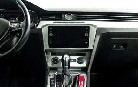 Volkswagen Passat B8 рестайлинг, 2019 год, 1 799 700 рублей, 14 фотография