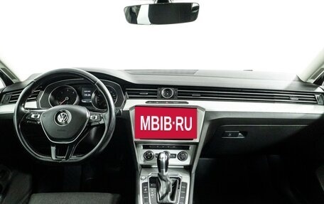 Volkswagen Passat B8 рестайлинг, 2019 год, 1 799 700 рублей, 13 фотография