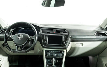 Volkswagen Tiguan II, 2017 год, 2 499 700 рублей, 13 фотография