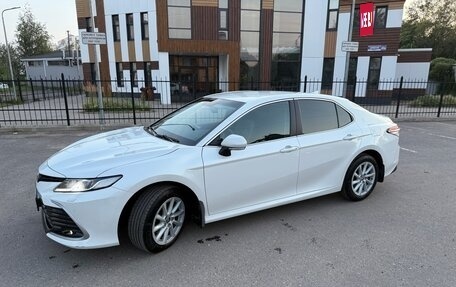 Toyota Camry, 2021 год, 3 350 000 рублей, 2 фотография