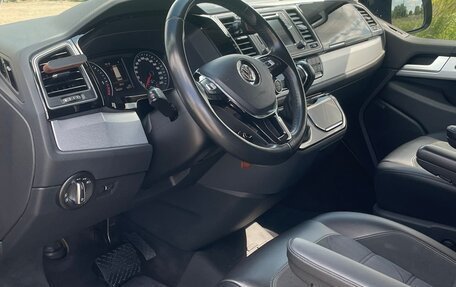 Volkswagen Multivan T6 рестайлинг, 2016 год, 4 590 000 рублей, 5 фотография