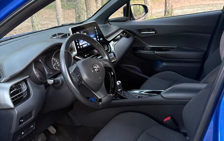 Toyota C-HR I рестайлинг, 2018 год, 2 600 000 рублей, 23 фотография