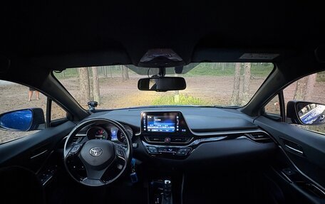 Toyota C-HR I рестайлинг, 2018 год, 2 600 000 рублей, 32 фотография