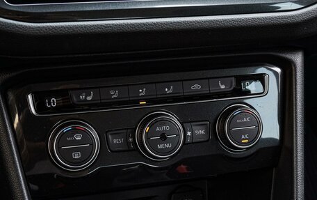 Volkswagen Tiguan II, 2018 год, 2 315 000 рублей, 14 фотография