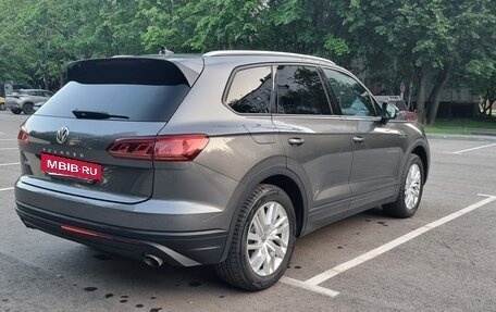 Volkswagen Touareg III, 2019 год, 4 300 000 рублей, 5 фотография